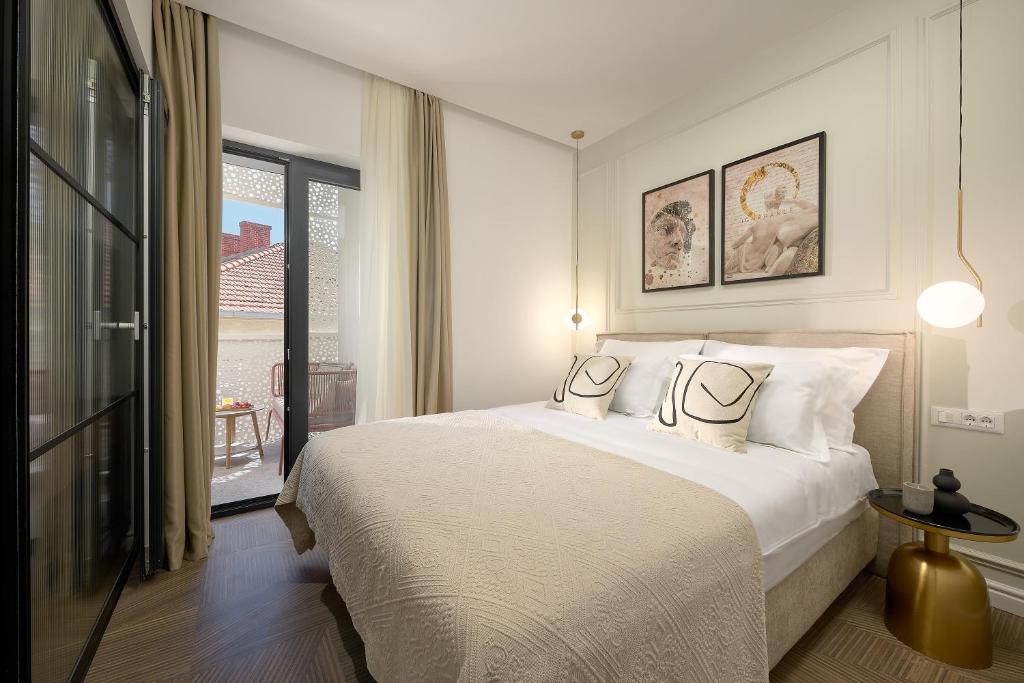 Postel nebo postele na pokoji v ubytování Luxury Apartments Villa Mala Split