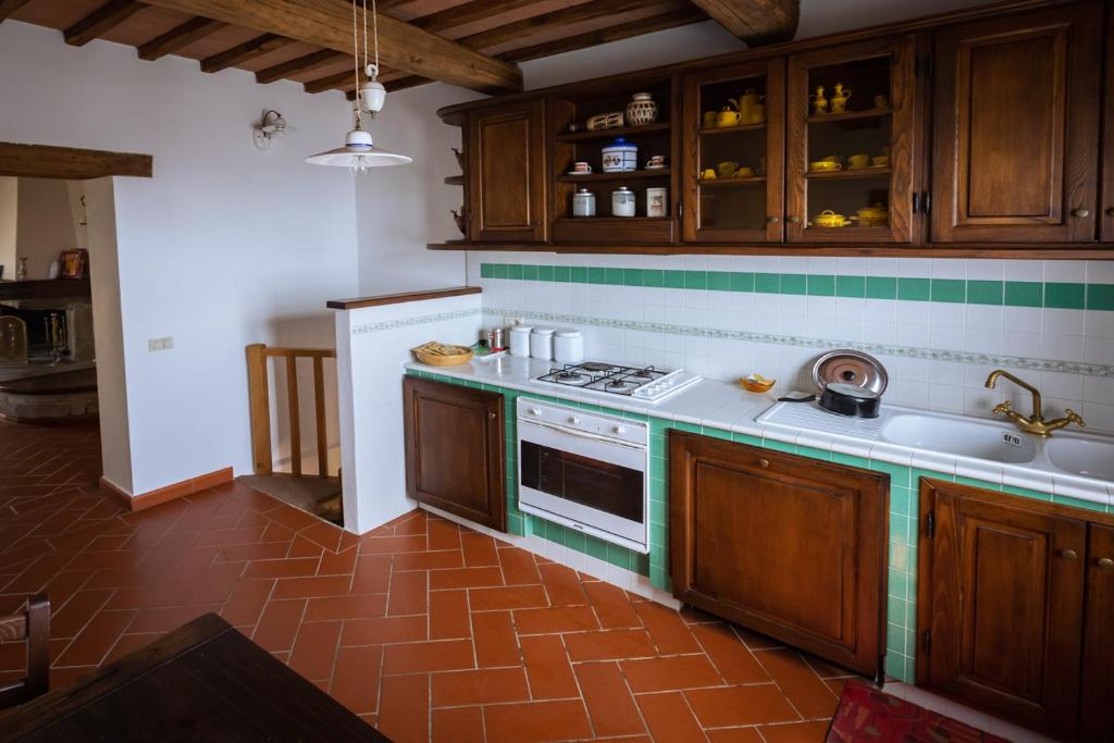 Kuchyňa alebo kuchynka v ubytovaní Santa Fiora Ospitalità Diffusa - Villa Vittoria