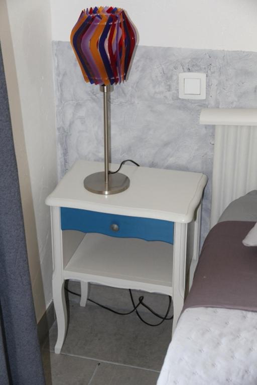 Łóżko lub łóżka w pokoju w obiekcie Au Figuier du Gué
