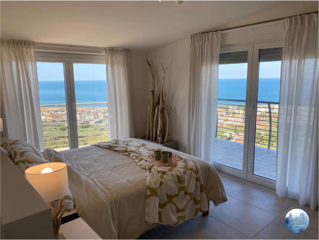 Posteľ alebo postele v izbe v ubytovaní Seascape Apartment with breath taking view