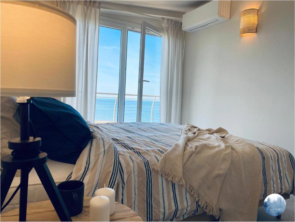 Posteľ alebo postele v izbe v ubytovaní Seascape Apartment with breath taking view