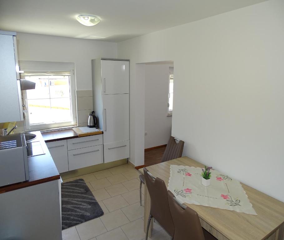 Kuchyň nebo kuchyňský kout v ubytování Apartmani David