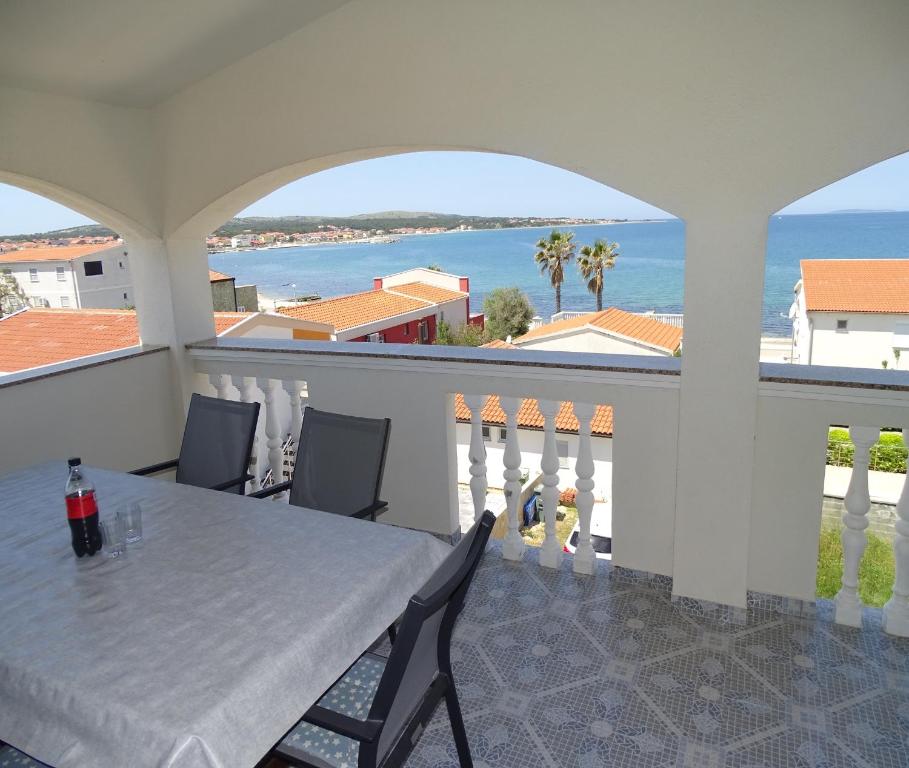 Balkón nebo terasa v ubytování Apartmani David