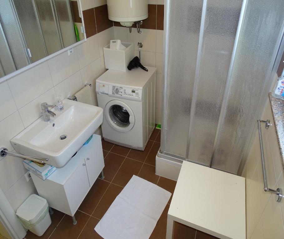 Koupelna v ubytování Apartmani David