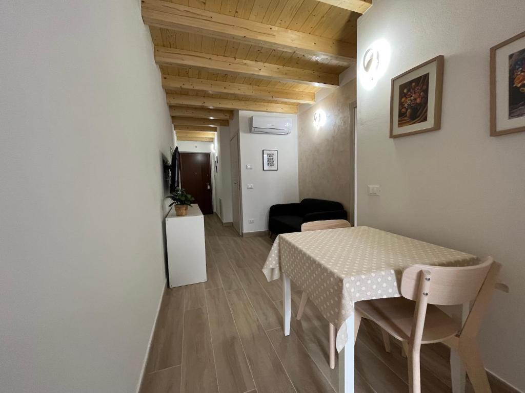 Zdjęcie z galerii obiektu Anfite Apartments Santa Maria w mieście Desenzano del Garda
