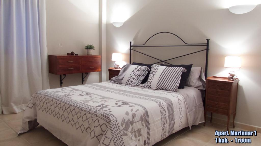 A bed or beds in a room at Acogedora Vivienda Vacacional en Candelaria