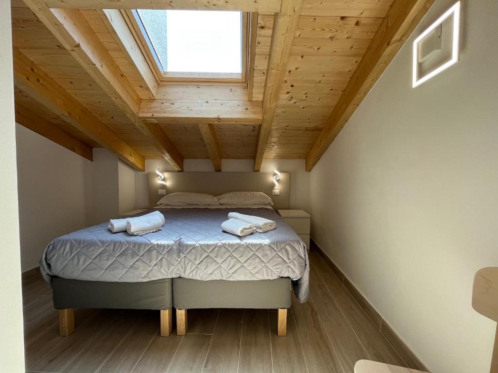 Łóżko lub łóżka w pokoju w obiekcie Anfite Apartments Santa Maria