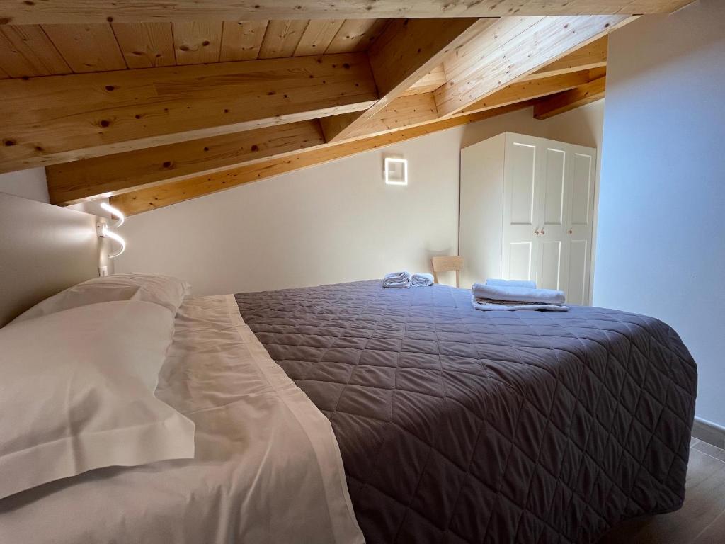Łóżko lub łóżka w pokoju w obiekcie Anfite Apartments Santa Maria