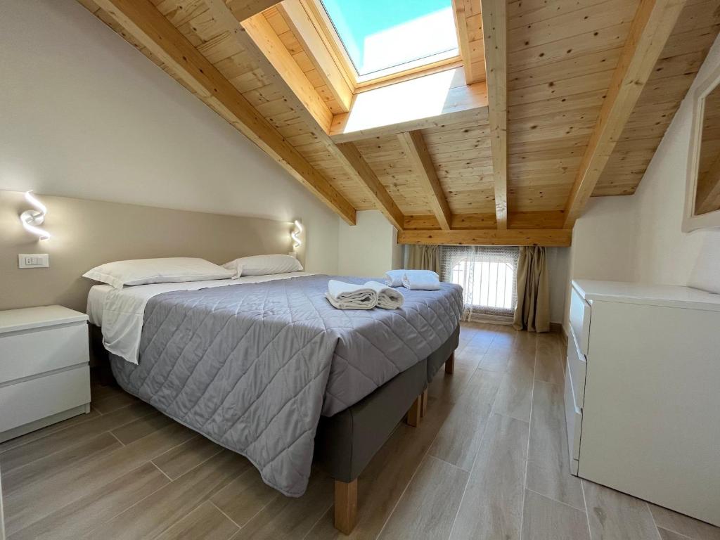 Łóżko lub łóżka w pokoju w obiekcie Anfite Apartments Santa Maria