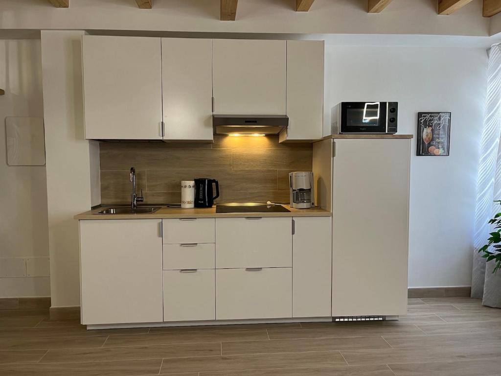 Kuchnia lub aneks kuchenny w obiekcie Anfite Apartments Santa Maria