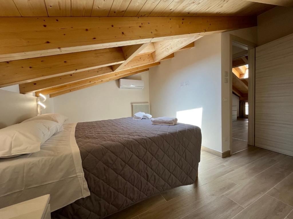 Łóżko lub łóżka w pokoju w obiekcie Anfite Apartments Santa Maria