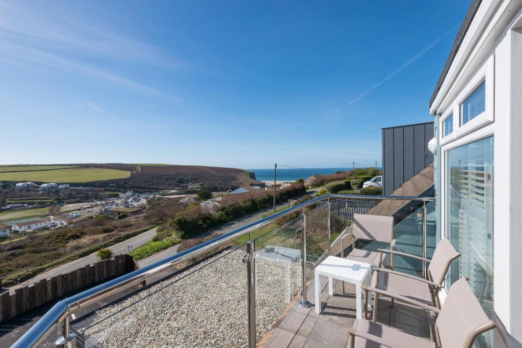 a balcony with a view of the ocean at Mawgan Porth Apartments in Mawgan Porth