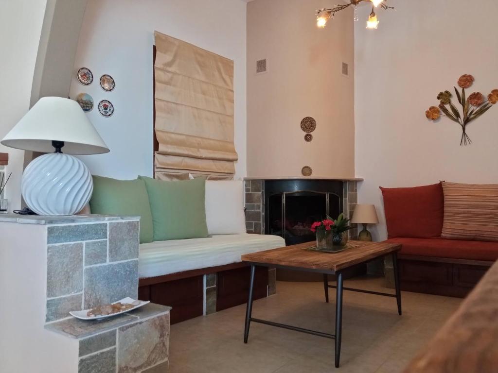 Telewizja i/lub zestaw kina domowego w obiekcie Nikelen Lindian Exclusive Apartments