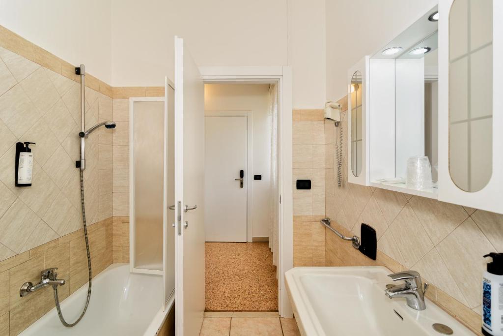 Hotel Ambra - Basic Triple Room