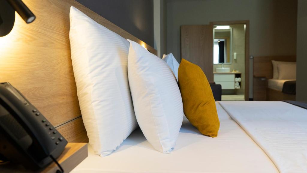 Postel nebo postele na pokoji v ubytování HA Hotel Mostar