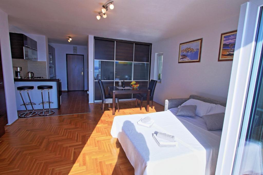 Kuchyňa alebo kuchynka v ubytovaní Studio Apartman LUKA