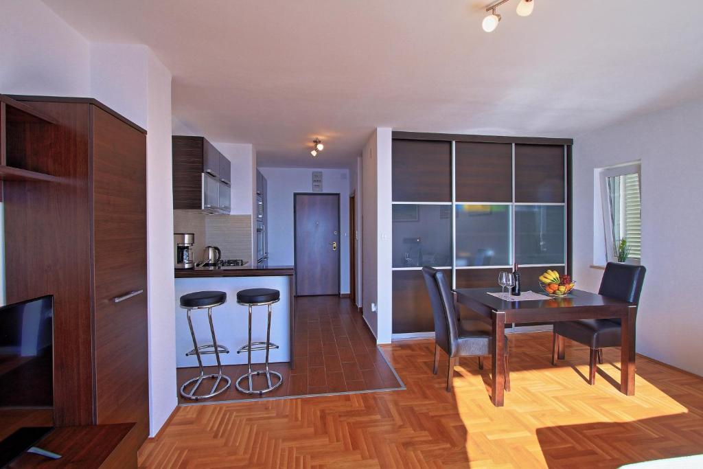 Kuchyňa alebo kuchynka v ubytovaní Studio Apartman LUKA