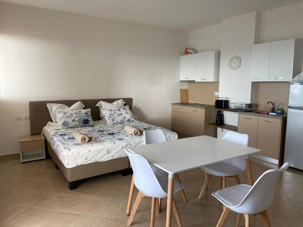 Sina's Panorama Apartments - Image 2