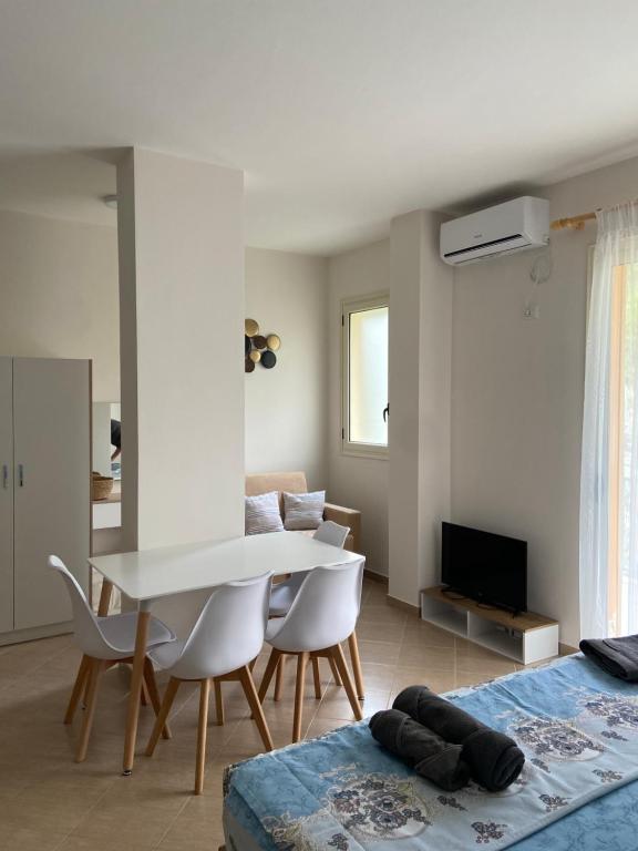 Sina's Panorama Apartments - Image 6