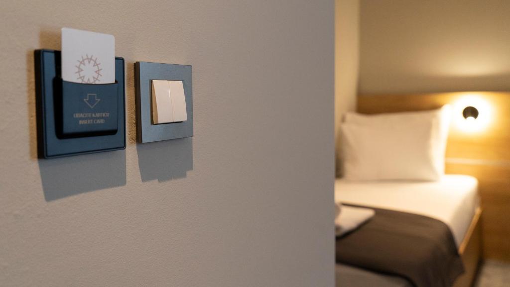 Postel nebo postele na pokoji v ubytování HA Hotel Mostar