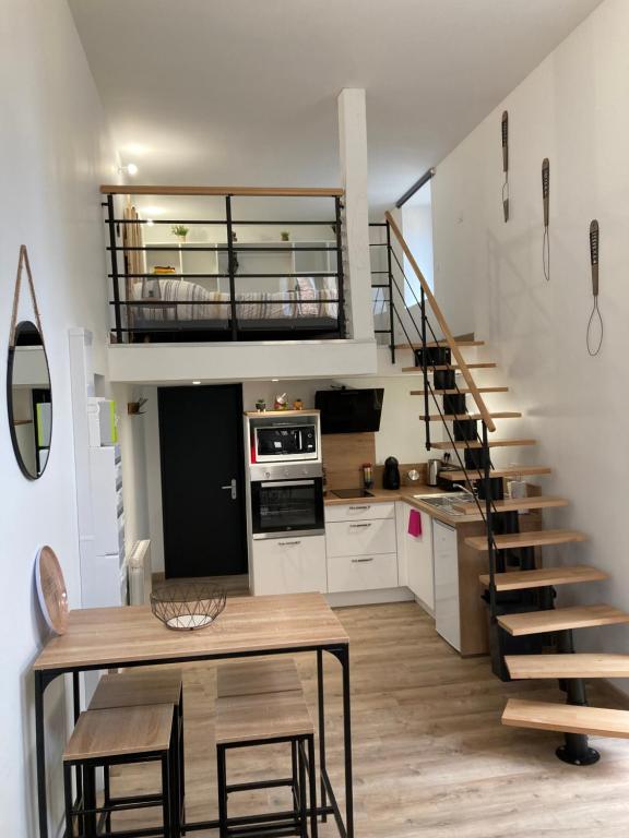 Kuchyň nebo kuchyňský kout v ubytování Appartement au cœur d'Espalion La Cabane du Lot