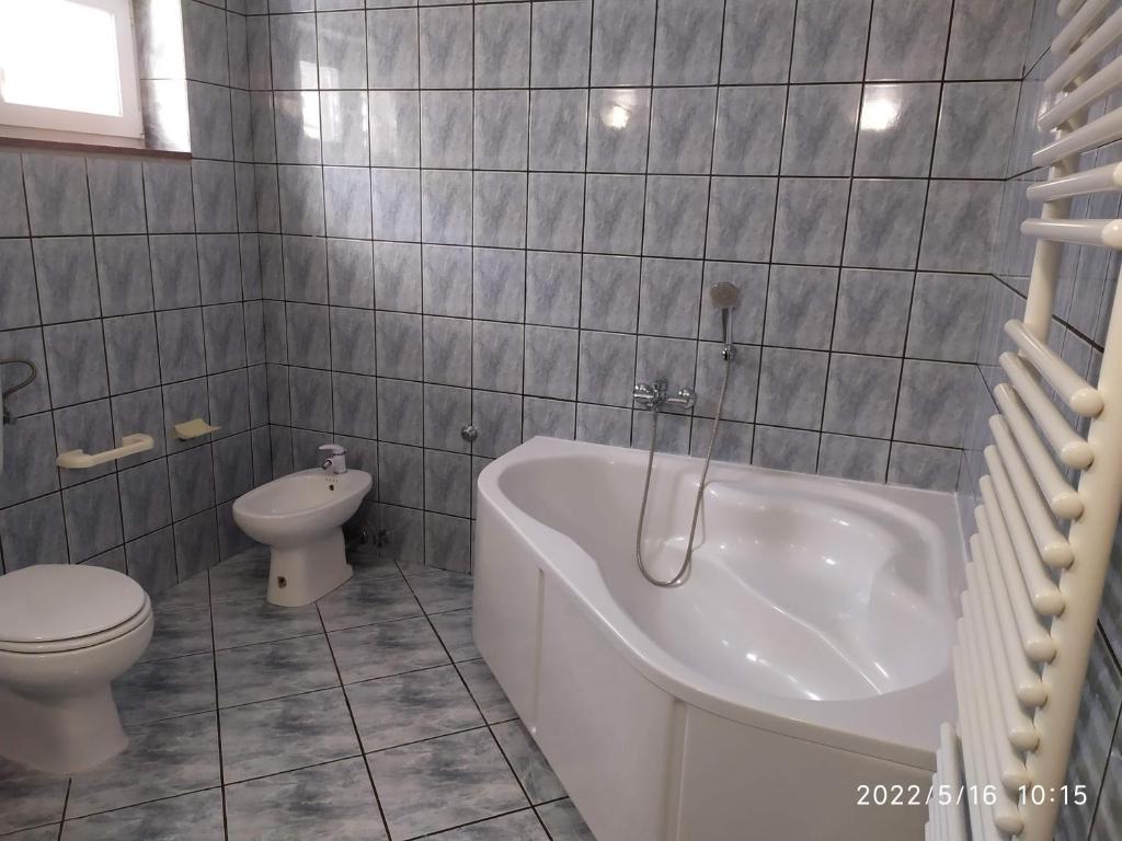 Kúpeľňa v ubytovaní Apartments and room Suza
