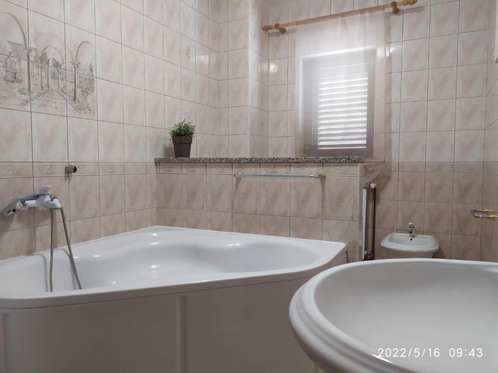 Kúpeľňa v ubytovaní Apartments and room Suza