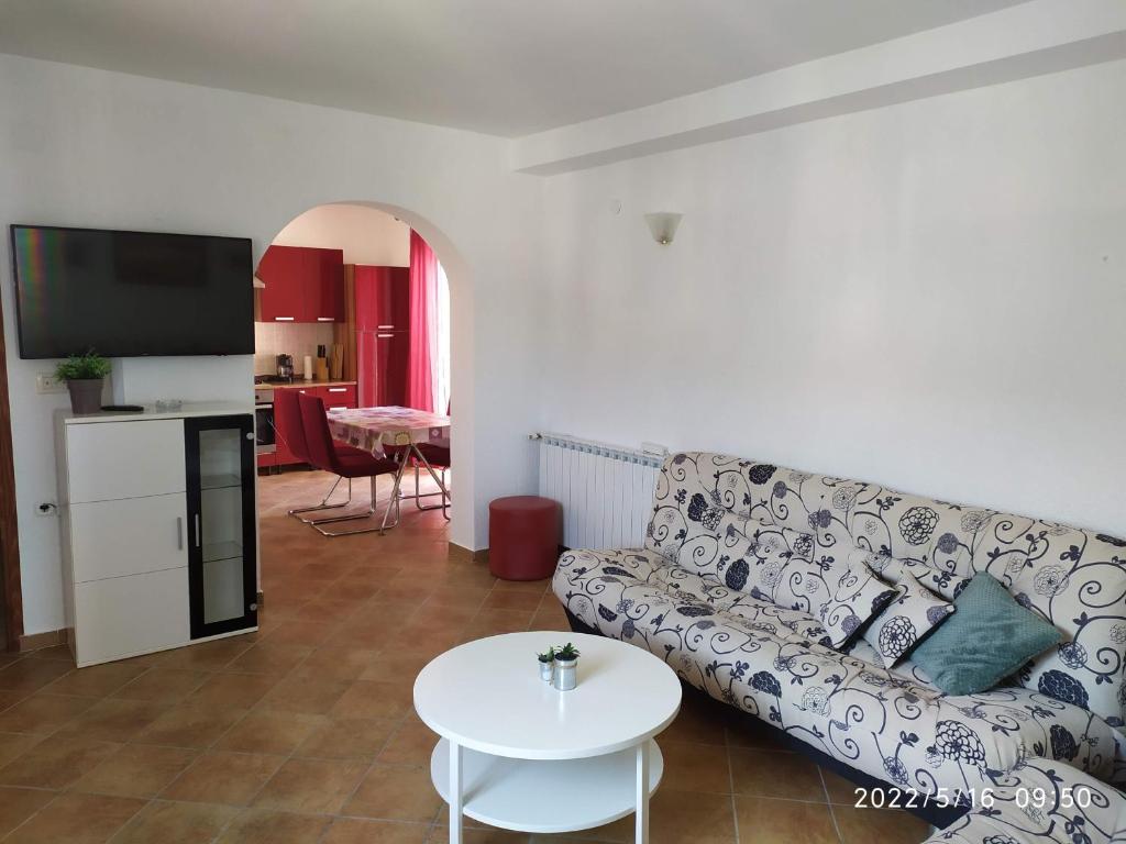 Posedenie v ubytovaní Apartments and room Suza
