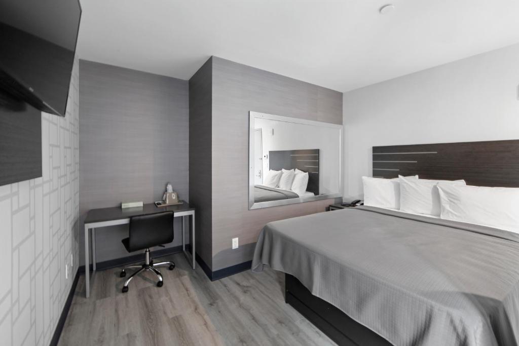 Postel nebo postele na pokoji v ubytování Hotel 365 Bronx - Yankee Stadium