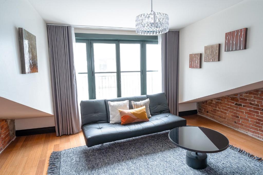 Posezení v ubytování Le Petit Hôtel Vieux-Montréal - Saint-Paul by Gray Collection