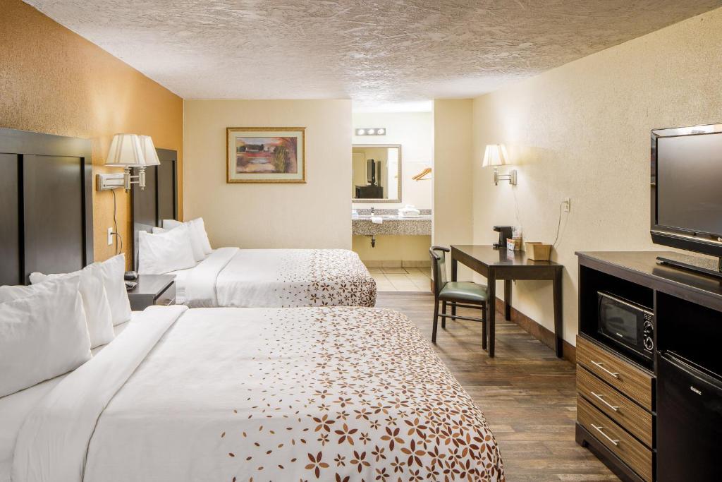 Americana Inn a Travelodge by Wyndham - 