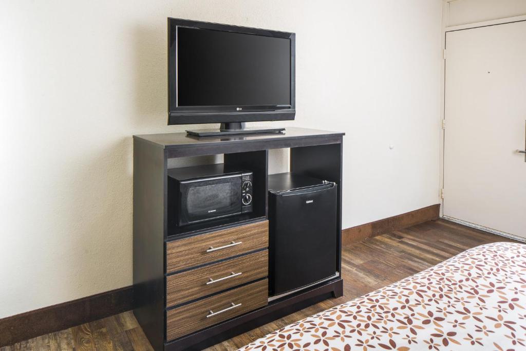 Americana Inn a Travelodge by Wyndham - Wirtschaft Doppeler Queen -Zimmer