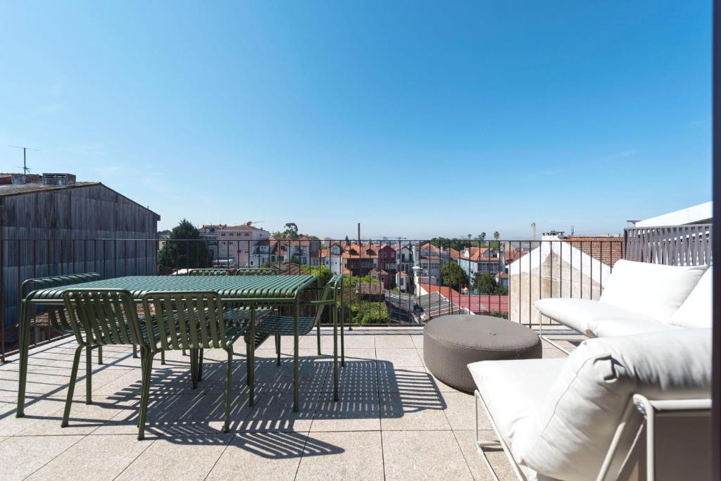 Boavista Penthouse w/ 2 Balconies & AC by LovelyStay