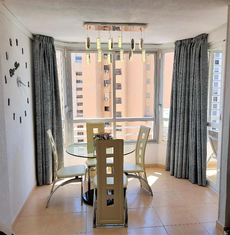Fotografie z fotogalerie ubytování Apartment Glamour Alhambra Rincon de Loix Benidorm-sea view-free parking, Wi-Fi, pool, new air conditioning v destinaci Benidorm