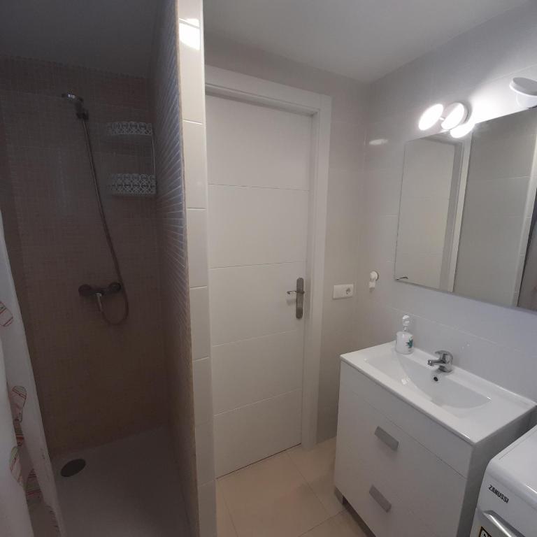 Fotografie z fotogalerie ubytování Apartment Glamour Alhambra Rincon de Loix Benidorm-sea view-free parking, Wi-Fi, pool, new air conditioning v destinaci Benidorm