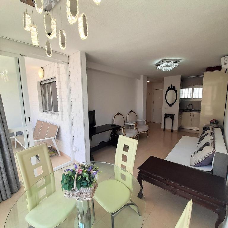 Fotografie z fotogalerie ubytování Apartment Glamour Alhambra Rincon de Loix Benidorm-sea view-free parking, Wi-Fi, pool, new air conditioning v destinaci Benidorm