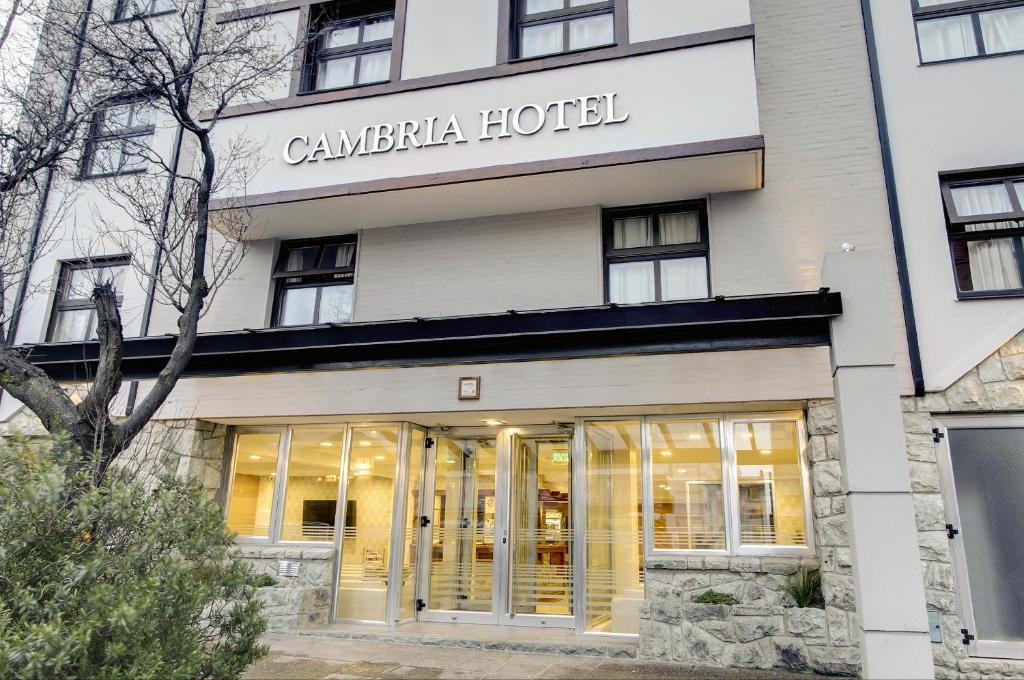 a rendering of the entrance to the canadian hotel at Cambria in San Carlos de Bariloche