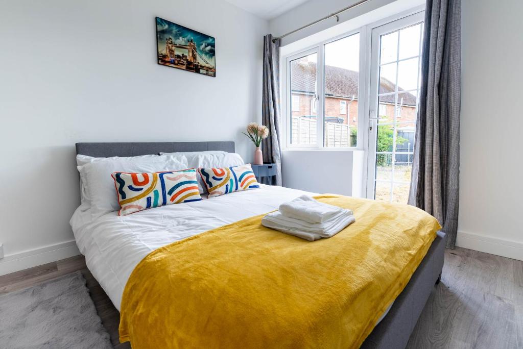 Flat 04 Studio flat close to Aylesbury town and Station Free Parking, Buckinghamshire (updated