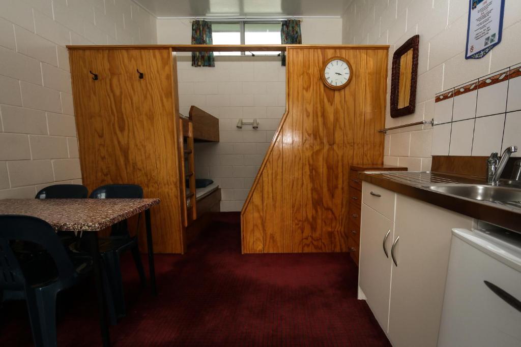 
Cabin with Shared Bathroom (5 Adults)
