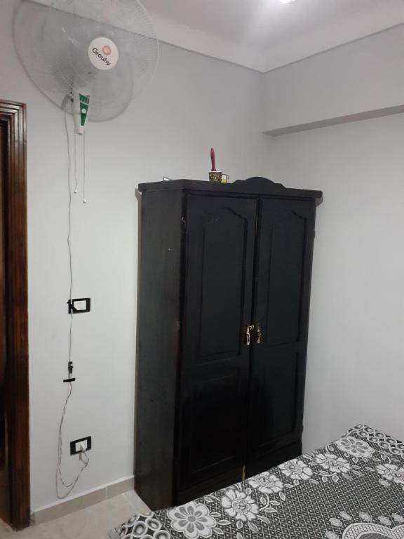 A bed or beds in a room at Free Wi-Fi شقة فندقية فى الاسكندرية New apartment sea view Alexandria