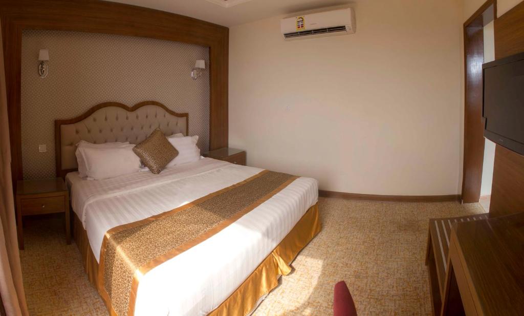 Postel nebo postele na pokoji v ubytování Al-Borg Hotel