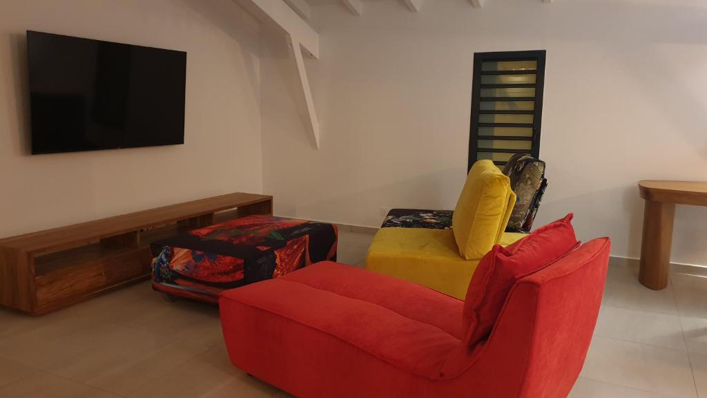 TV a/nebo společenská místnost v ubytování Majesty Palm Hôtel