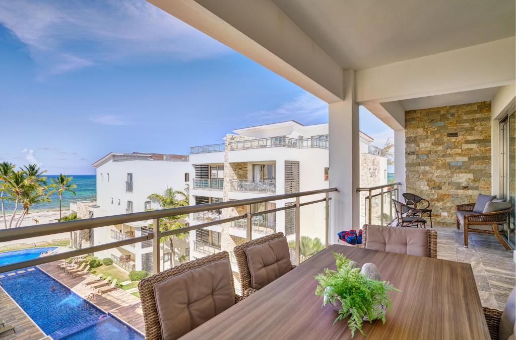 Costa Atlantica Punta Cana - Beach Vacation Condos - Apartamento De Penthouse