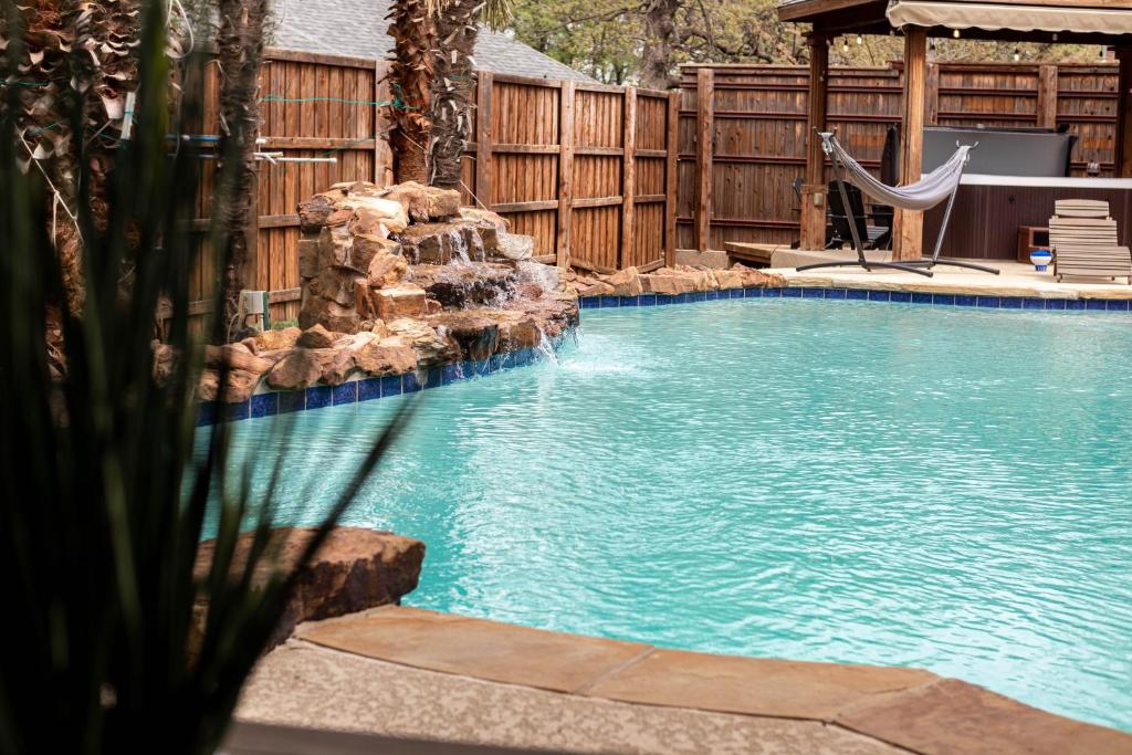 Pool house with hot tub and cinema - Villa