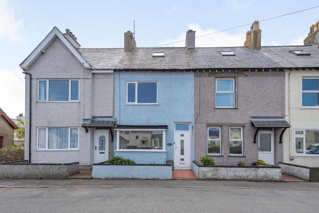 an image of a house at 2 Tregof Terrace in Cemaes Bay