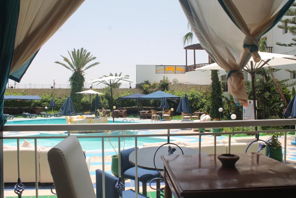 Bazén v ubytování Hotel Residence Rihab nebo v jeho okolí