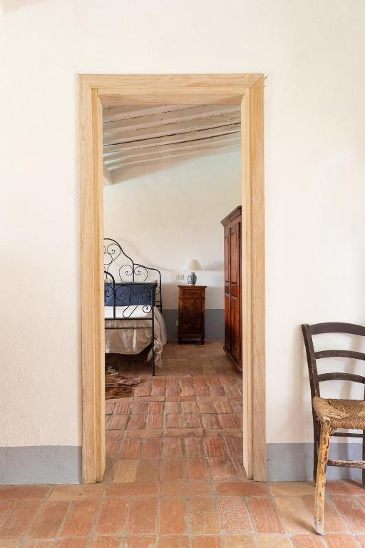 A bed or beds in a room at Tenuta Colle Sala - Country House & Suite "The Villa"