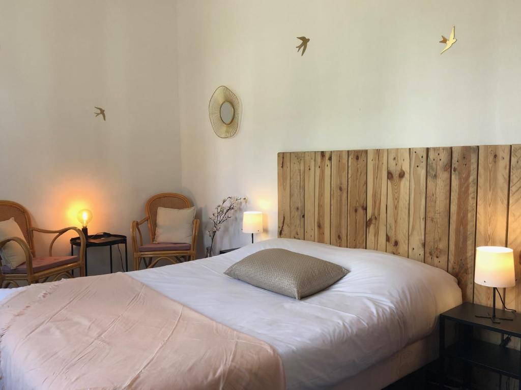 Posteľ alebo postele v izbe v ubytovaní Studio paisible avec jardin - Tours centre