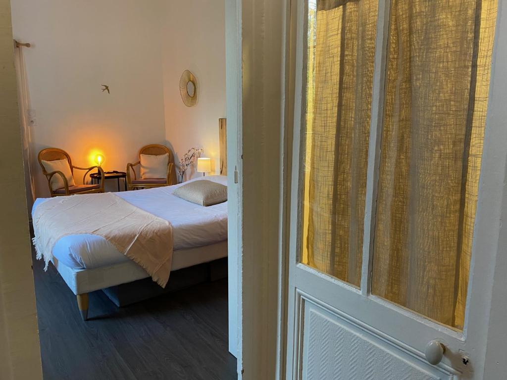 Posteľ alebo postele v izbe v ubytovaní Studio paisible avec jardin - Tours centre