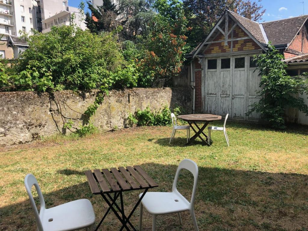 Vonkajšia záhrada v ubytovaní Studio paisible avec jardin - Tours centre